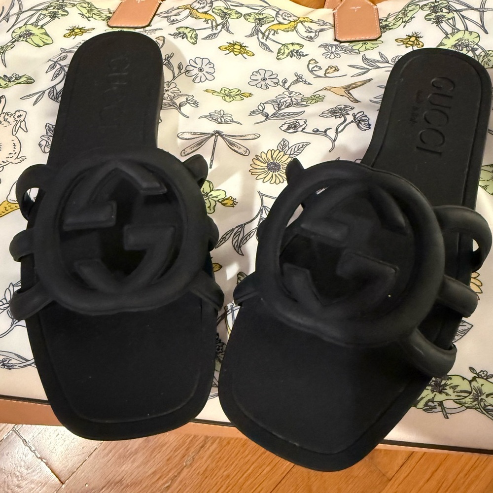Gucci Interlocking G Black Sandals
